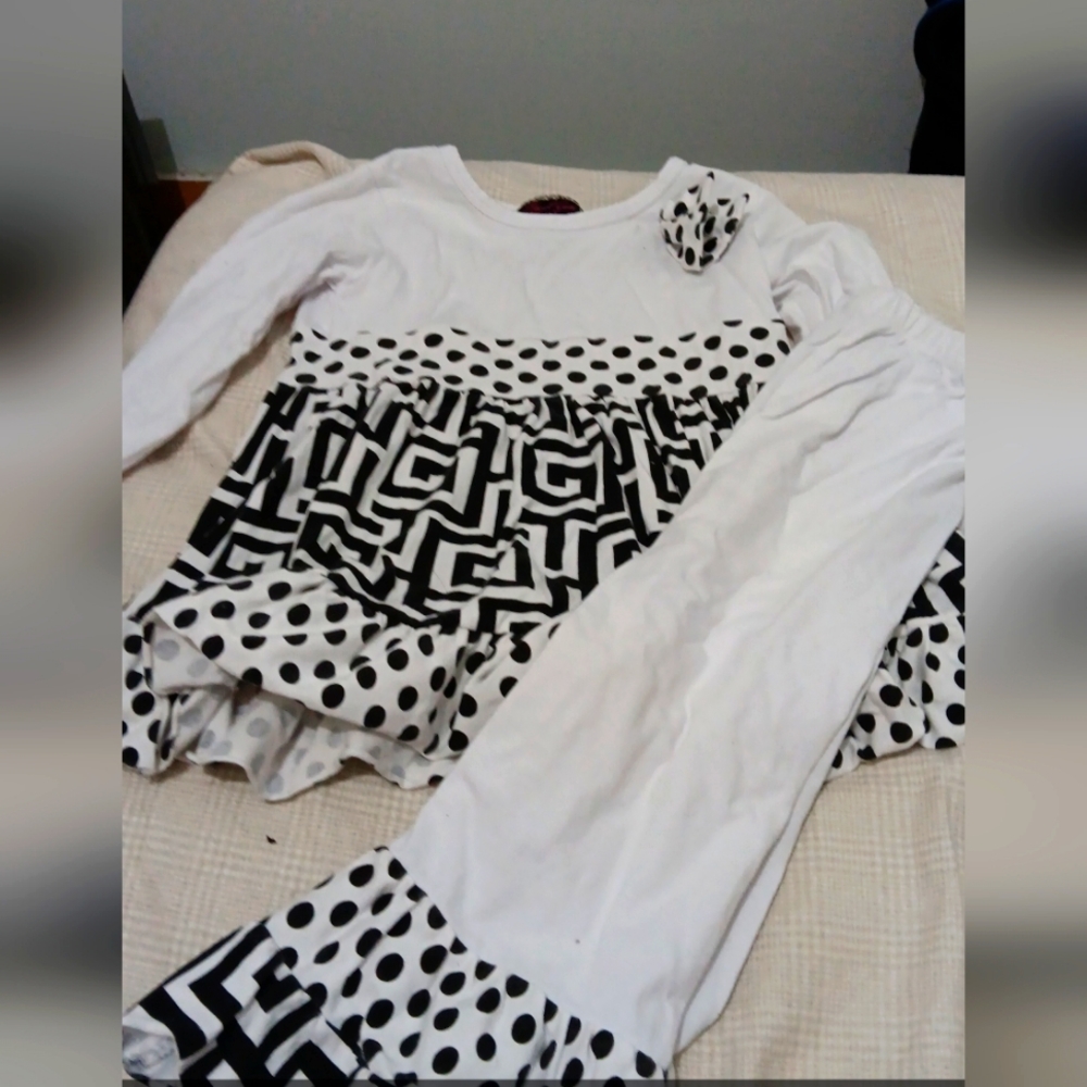 Black and white boutique outfit